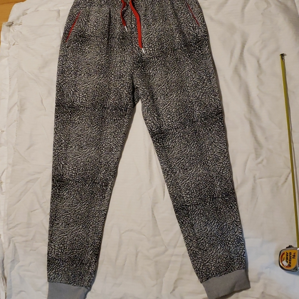 Elephant cement print sweatpants, matches those Js